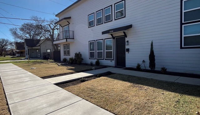 Plush Two-Story near TCU, Downtown Ft. Worth Entertainment, Restaurants