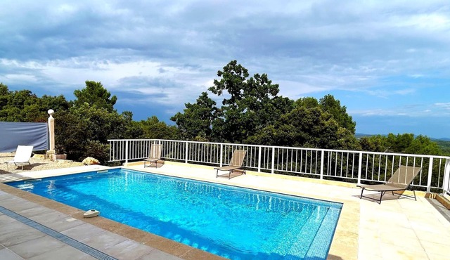 Plush Villa in Le Cannet-des-Maures with Private Pool