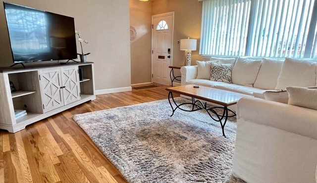 Plymouth 3Bd/1.5Bth Home Close to Detroit & A2