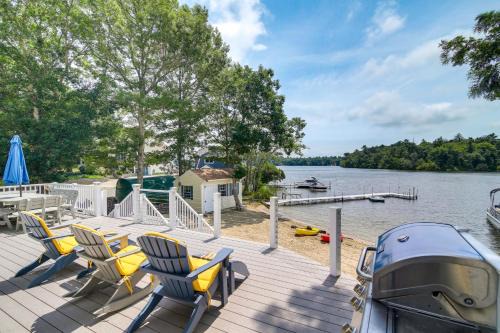 Plymouth Getaway w/Private Lake Beach + Kayaks!
