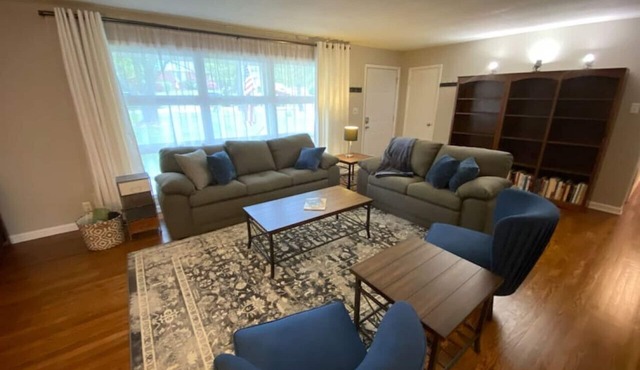Plymouth · Quiet City Home, 7-8 min to Downtown Knox