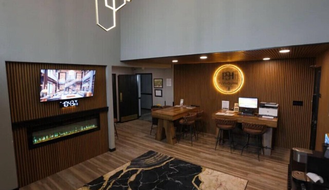 Plymouth Suites Hotel