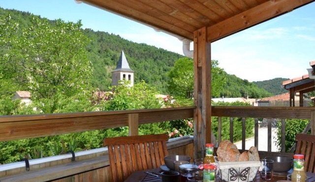 PMR Chalet with Terrace for 4 People, Roquefeuil