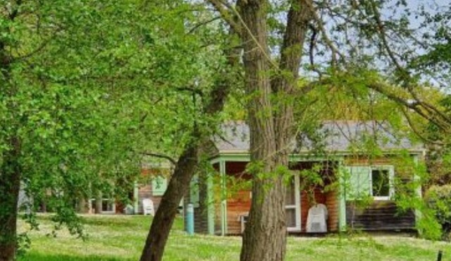 PMR Chalet with Terrace - Sleeps 4