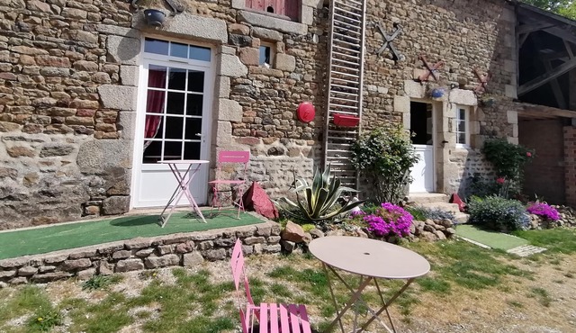 Pmr cottage in the typical stone farmhouse in one of the most beautiful villages in France