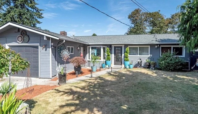 PNW Home With Private Outdoor Getaway Space