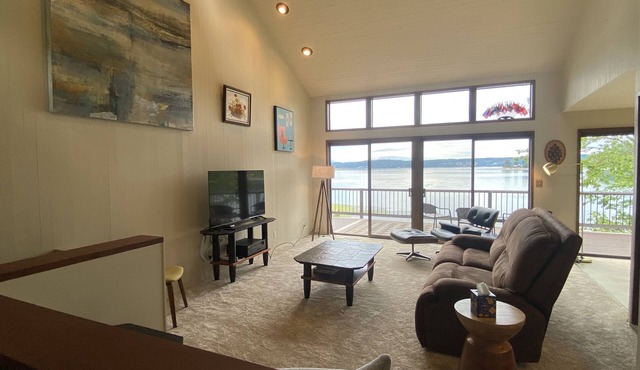 PNW MCM 155ft Private Waterfront Gem on Raft Island w/Hot Tub by RedAwning