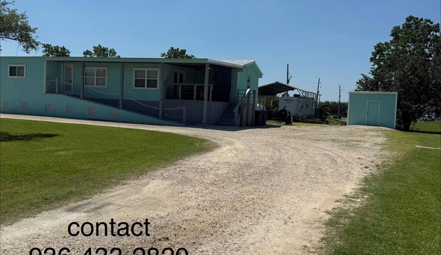 Po' Man's Fish Camp 4-bedroom 3-bath house in Hackberry, Louisiana