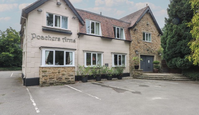 POACHER'S ARMS, family friendly, with a garden in Hope
