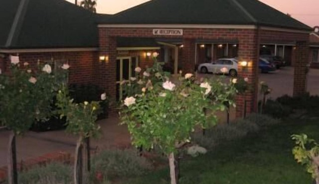 Poachers Paradise Motel