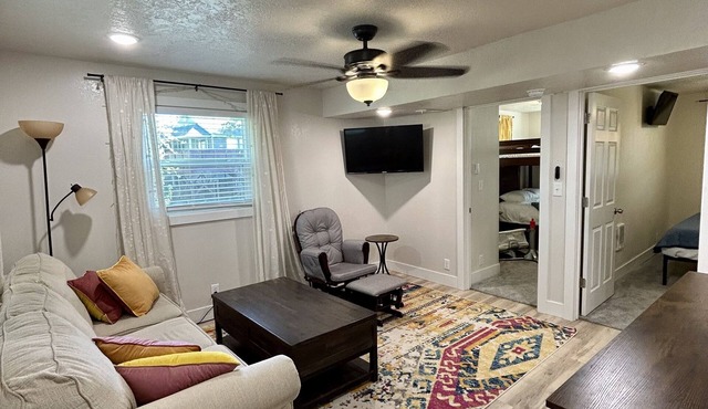 Pocatello Hidden Haven. Perfect guest suite for families in Highland area.