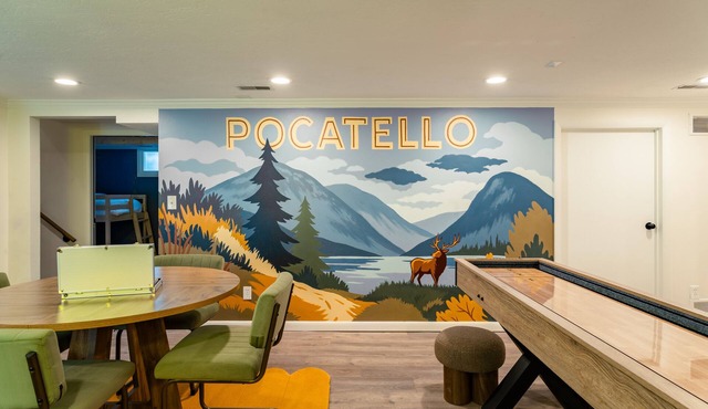 Pocatello Vacation Rental Near ISU Hot Tub, game room, Fire Pit Sleeps 15