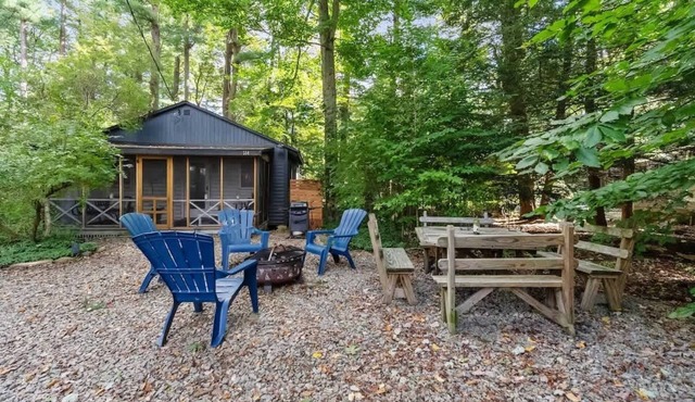 Pocono Cabin | Firepit | BBQ | Pet Friendly