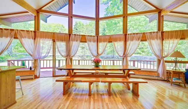 Pocono Chalet ~ Sauna ~ Hot Tub~ Game Room ~ Fireplaces