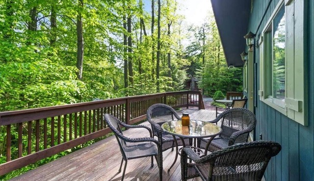 Pocono Cottage | Fireplace | Pet-Friendly | W/D