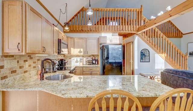 Pocono home: 5 star community golf, lakes, game room. Buy 2 nights get 1 free!