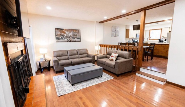 Pocono Mountains Pastime Place - 2 Bedroom, 2 Bath, private townhome with wood-burning fireplace and jacuzzi tub