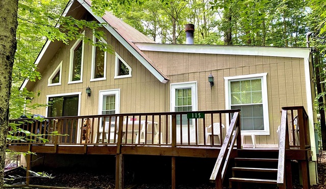 Pocono retreat, arrowhead lake beautiful chalet