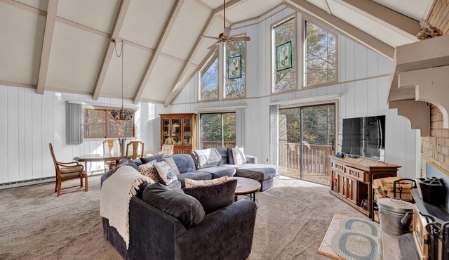 Pocono retreat with firepit, gameroom, expansive deck - dog friendly
