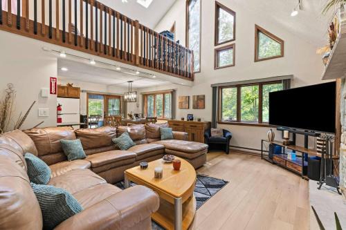 Pocono's Resort | Fire Pit, Jacuzzi, Winter Sport