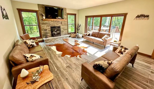 Poconos 6BR Retreat on 6 Private Acres – Hot Tub, Game Room, Fire Pit, Sleeps 16