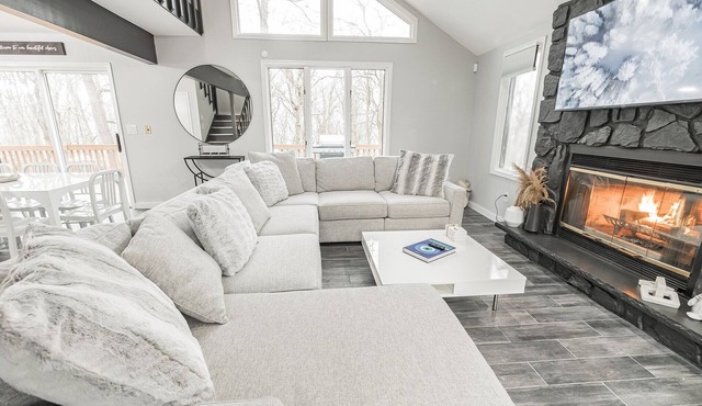 Poconos Chalet minutes from Camelback & Kalahari