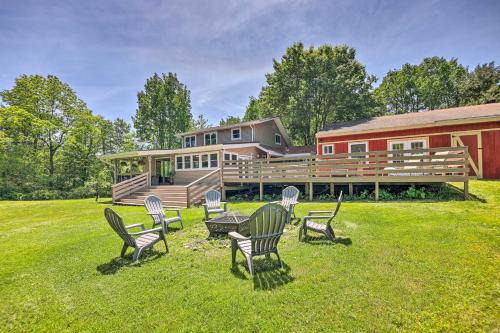 Poconos Cottage with Fire Pit Near Lake Harmony
