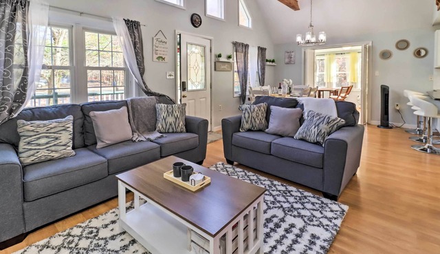 Poconos Family Getaway ~ 9 Mi to Big Boulder!