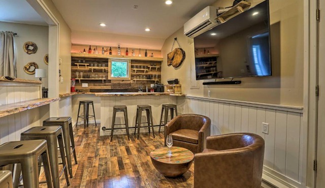 Poconos Home with Lounge Less Than 5 Mi to Stillwater Lake!