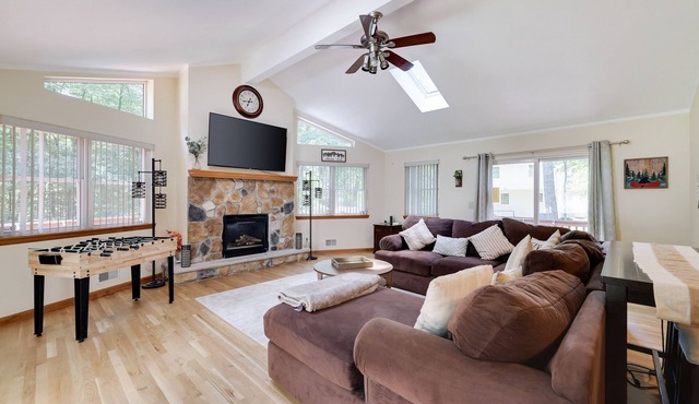 Poconos House - 4BR house in Saw Creek, Bushkill