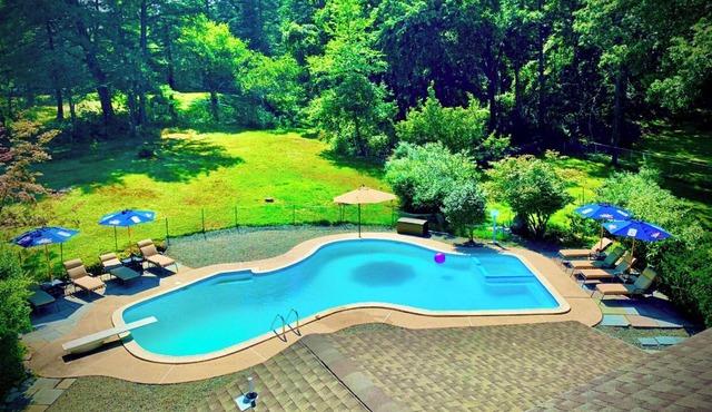 Poconos House Resort - Outdoor Pool!