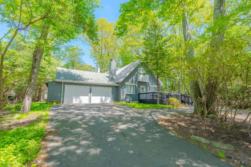 Poconos Pines Retreat getaway near top attractions