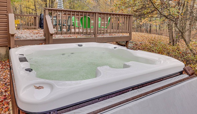 Poconos Pvt Lake, Arcades, Hot Tub, Fire Pit, BBQ