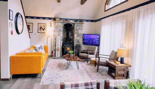 Poconos Retreat: Hot Tub, Game Room, Lakes, BBQ, Fire Pit & Family Fun