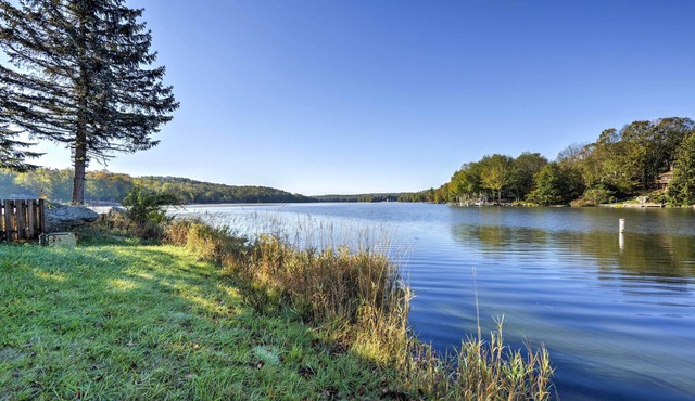 Poconos Retreat in The Hideout Lake Community!