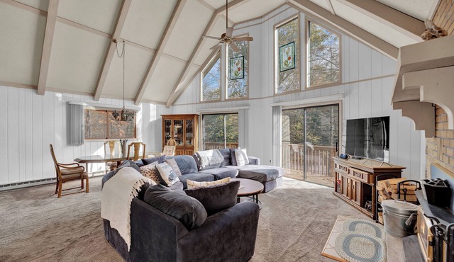 Poconos Retreat w/Pool and Lake Access