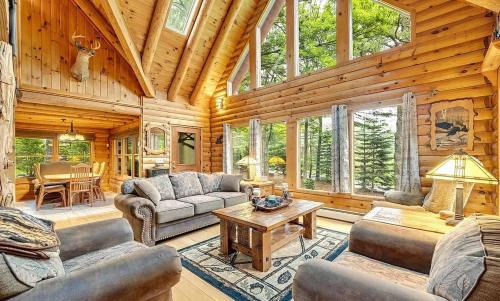 Poconos True Log Cabin with Sauna, Movie Theather, Hot Tub & Fire Pit!