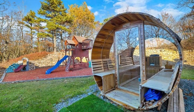 Poconos Vacation Sauna, Theater, Game Room