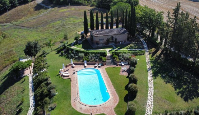 Podere delle Querce Dimora romantica con piscina immersa nello splendido paesaggio toscano delle Crete Senesi in Asciano