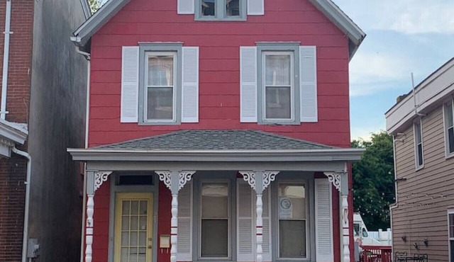 Poe Themed Home Close to Beaches and DE Turf