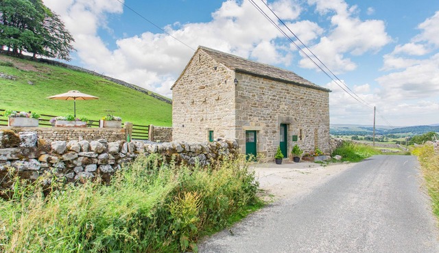 POGLES WOOD COTTAGE, pet friendly, with a garden in Grassington