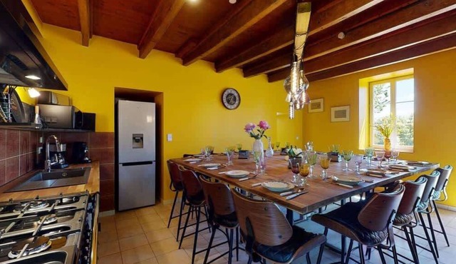 Poigniere & Tonneau 17 Pers ensemble de gites