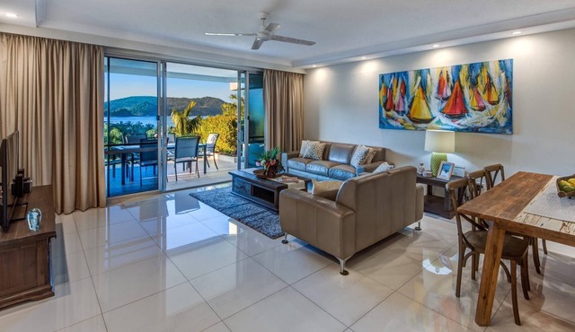 Poinciana 011 Hamilton Island - oceanviews, golf buggy and transfers