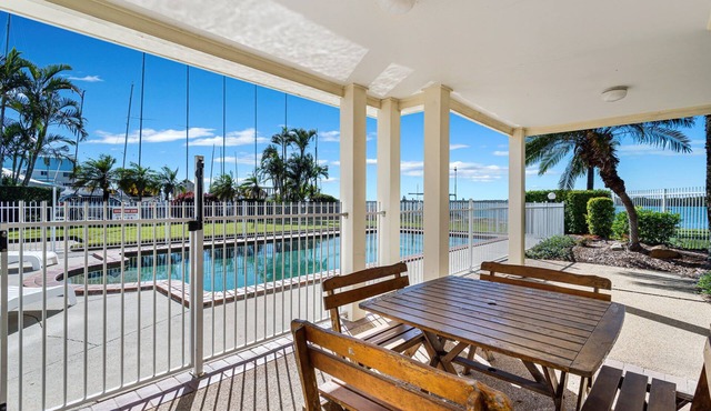 Poinsettia Beach Broadwater Retreat