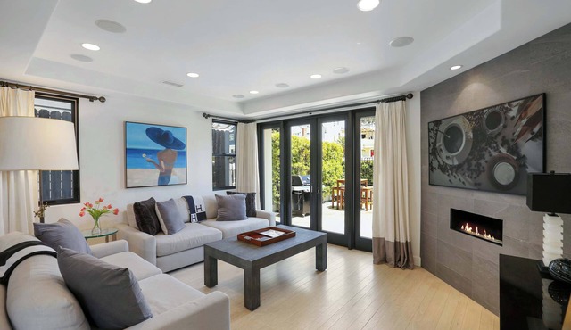 Poinsettia Palms | Chic & Luxe Patio Near Beach