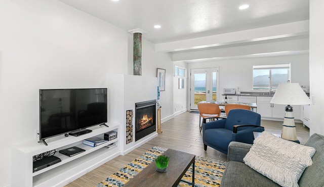 Point Arena Lighthouse - Keeper's Apartment