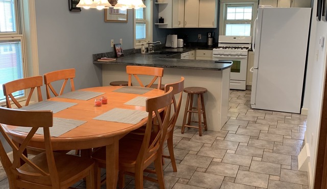 Point Beach Guest House - Large, comfortable & quiet. Large yard. Near beach!