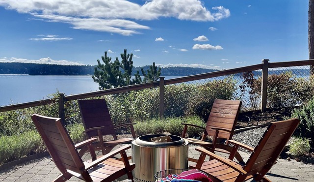 Point Bolin Guesthouse with Expansive Water Views