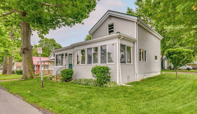 Point Breeze Vacation Rental, Walk to Lake Ontario