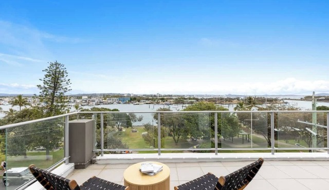 Point Cartwright Penthouse - Ocean & River Views